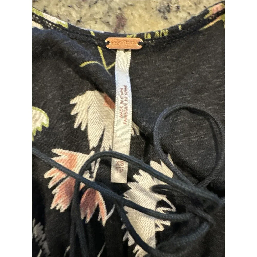Free People Shirt Womens XS Black Floral Tank Top Flowy Boho Open Back Lace